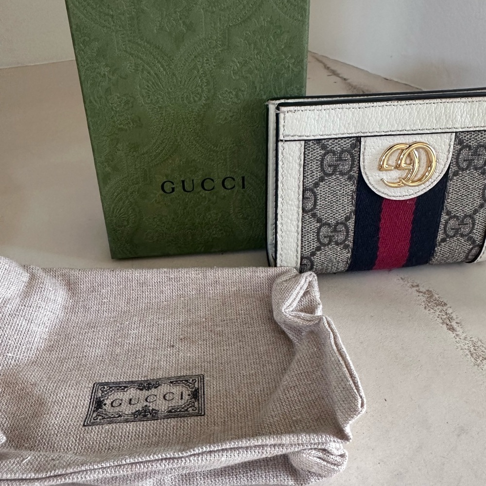 Gucci White and Gray Wallet with Gold Logo - Picture 2 of 4